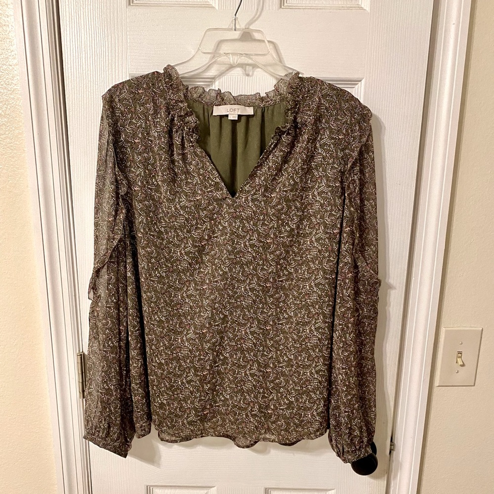 NWOT Ann Taylor Loft Floral Split Button Neck Sheer Flutter Sleeve Blouse Large